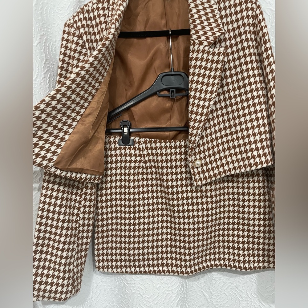 Women’s houndstooth blazer and skirt set - Picture 4 of 5